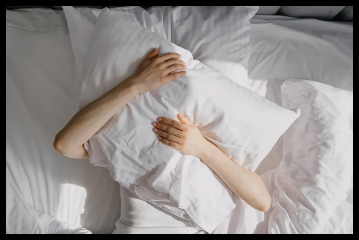 چگونه با ایجاد روتین شبانه به مغز بگوییم روز به پایان رسیده و خواب بهتری داشته باشیم