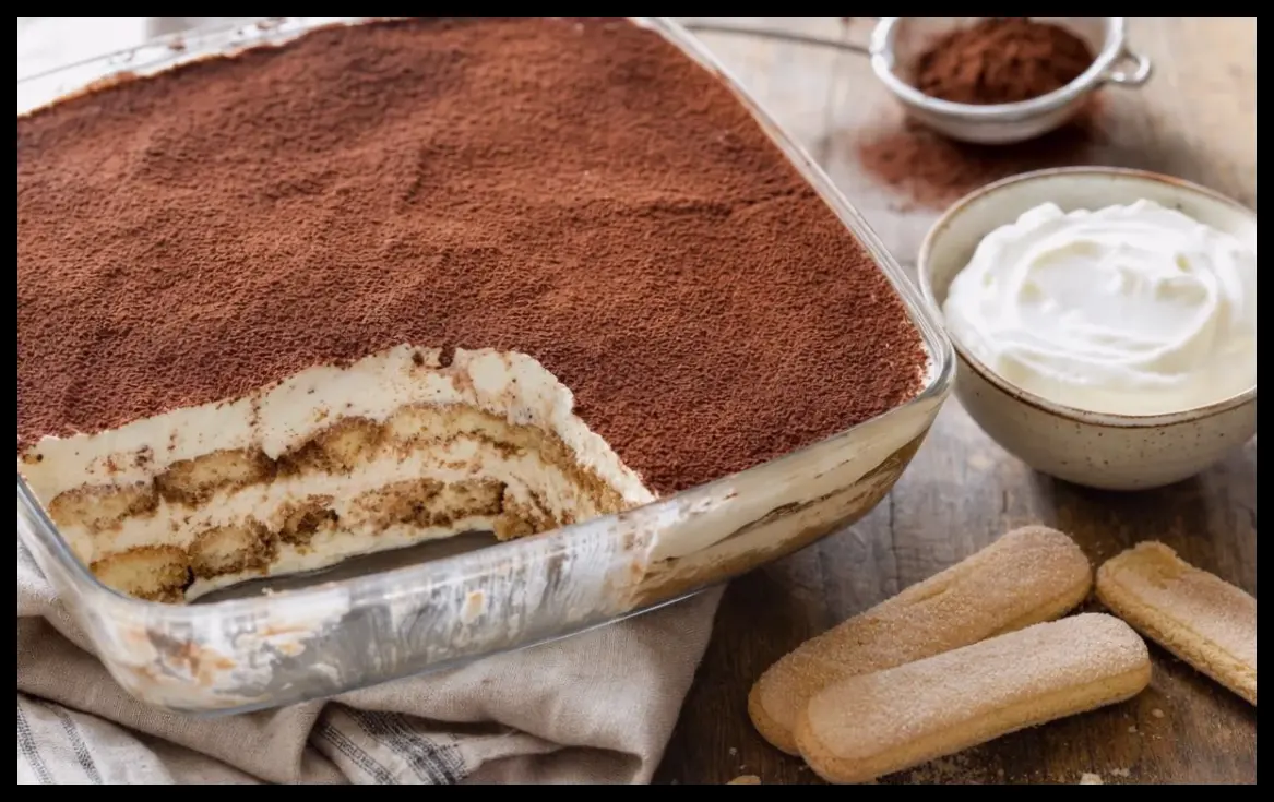طرز تهیه تیرامیسوی سبک‌تر با جایگزینی ماسکارپونه با ماست یونانی