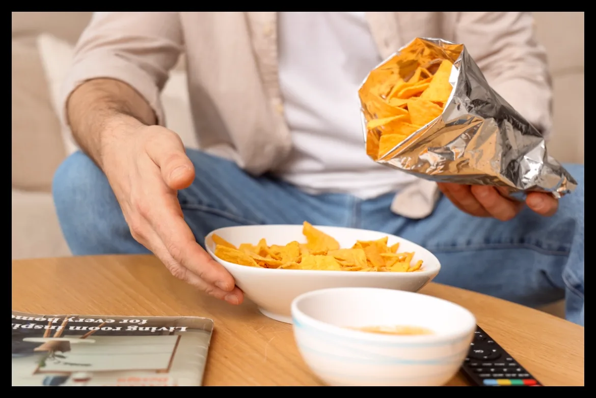 خطرات خوردن خوراکی بعد از شام برای سلامت کبد و افزایش ریسک سرطان