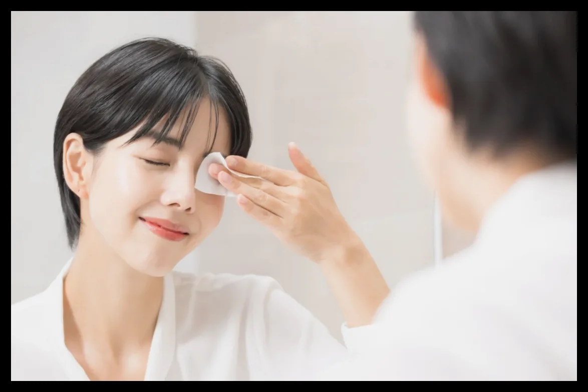 روش ژاپنی پاک‌کردن آرایش برای پوستی درخشان و سالم در صبح