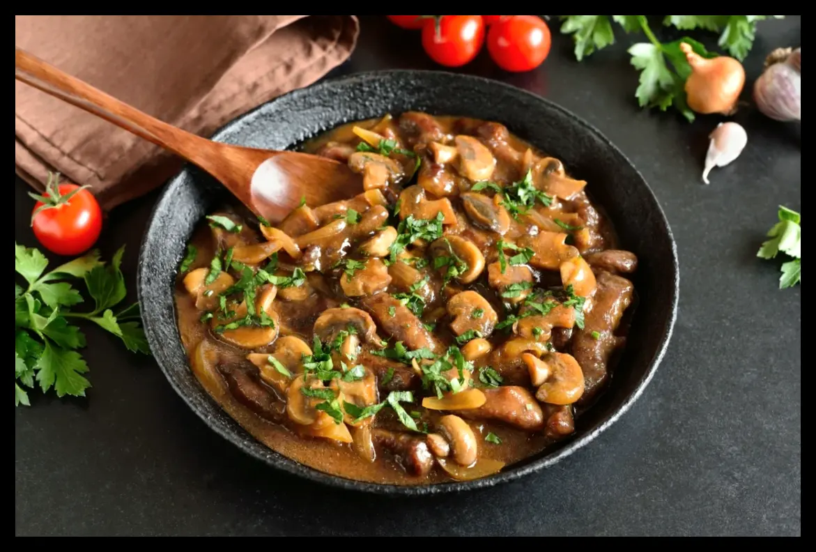 راز طلایی سرخ شدن قارچ در تابه؛ چرا نباید آنها را روی هم ریخت؟
